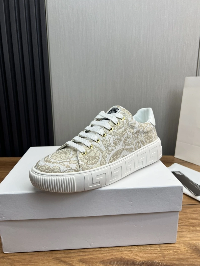 Bold Gxvxnchy Sneakers 152505