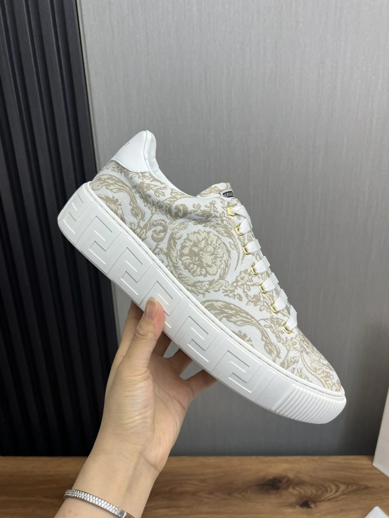 Bold Gxvxnchy Sneakers 152505