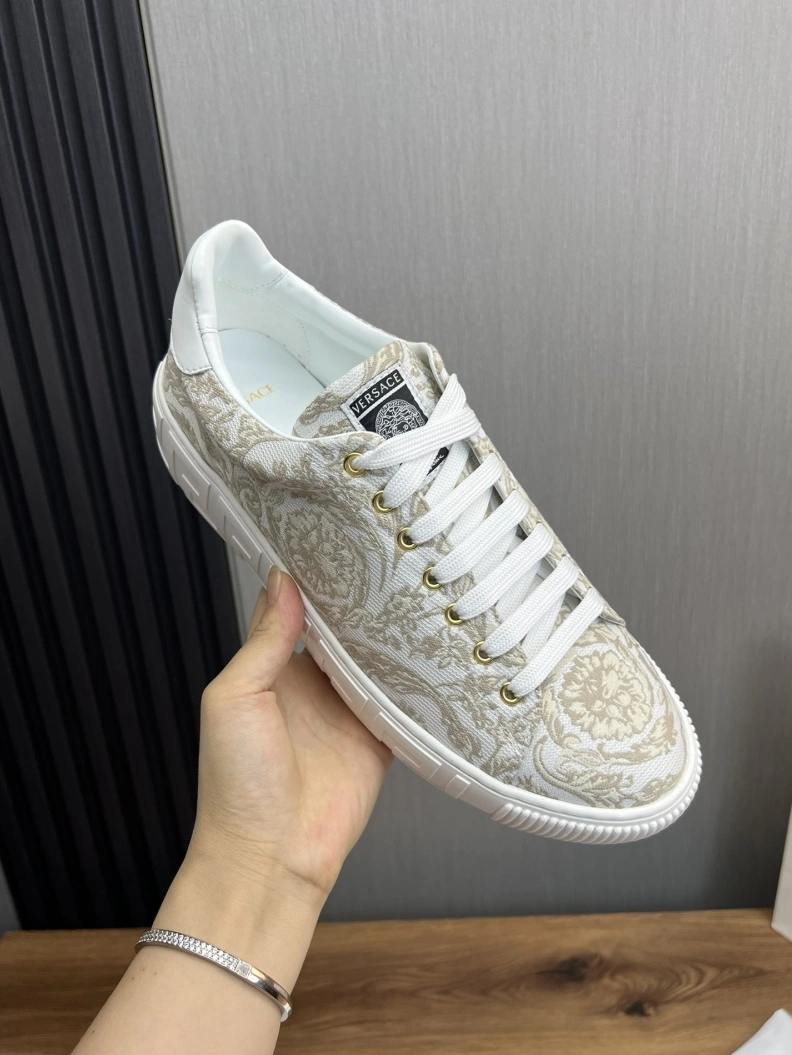 Bold Gxvxnchy Sneakers 152505