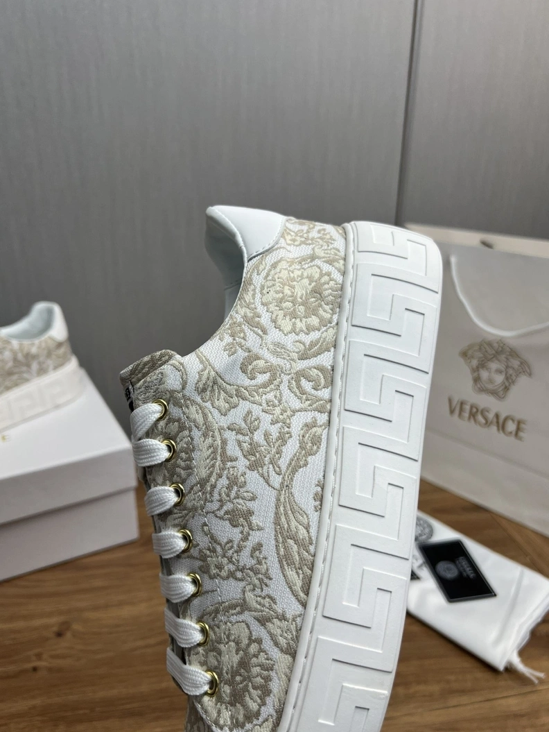 Bold Gxvxnchy Sneakers 152505