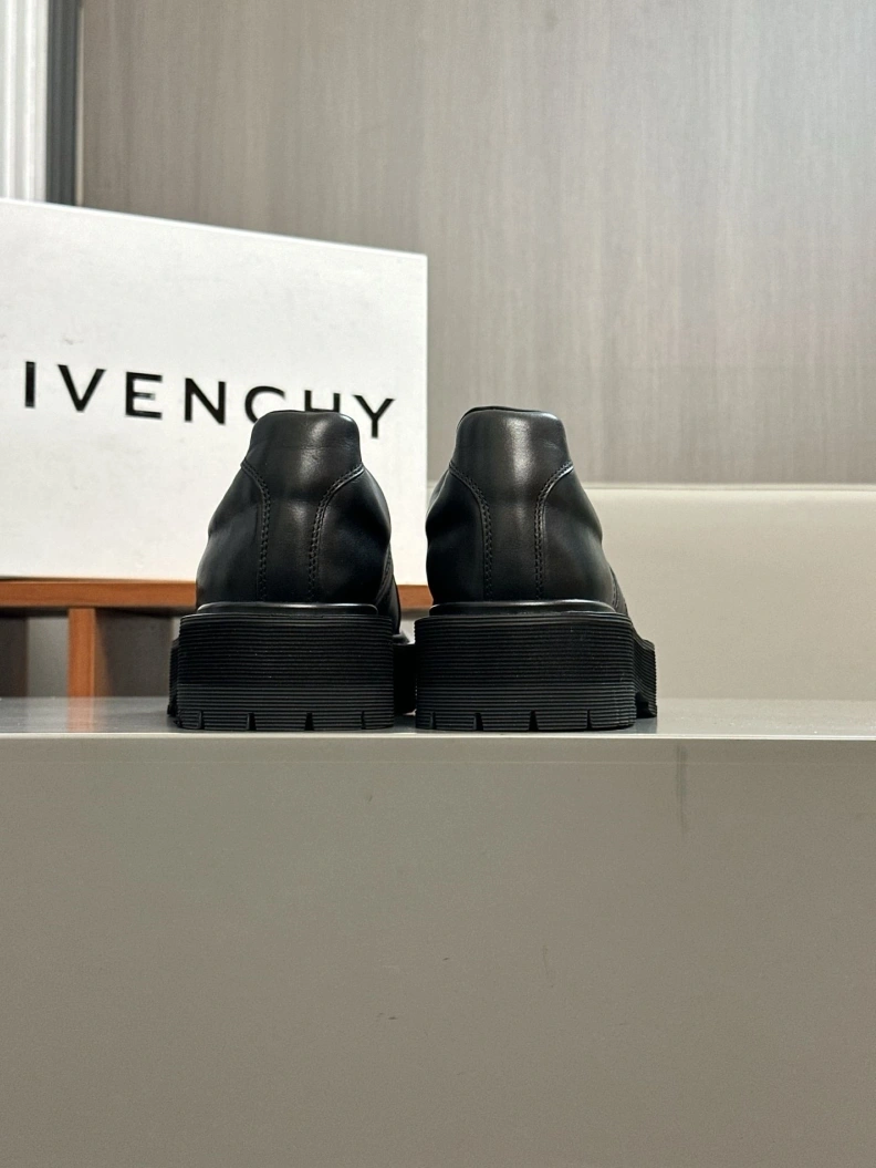 Gxvxnchy Sneakers Lightweight 152503