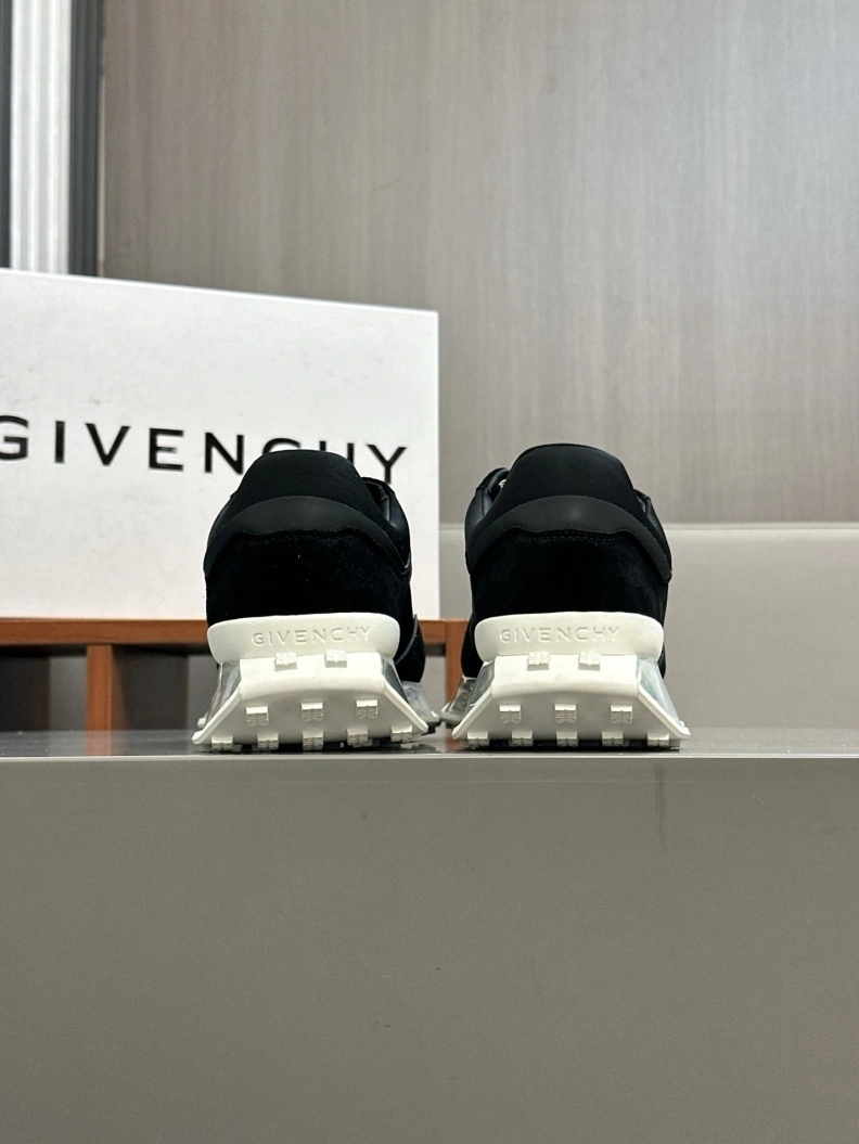 Gxvxnchy Sneakers SmartChoice 152501
