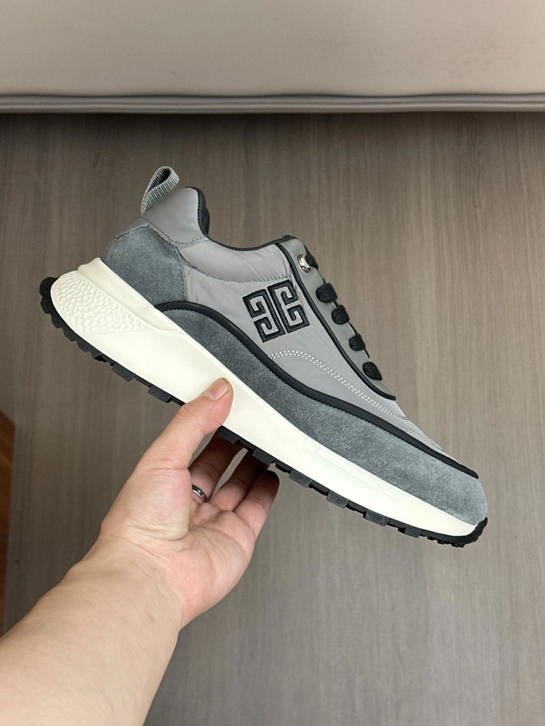 Gxvxnchy Sneakers TopPick 152504