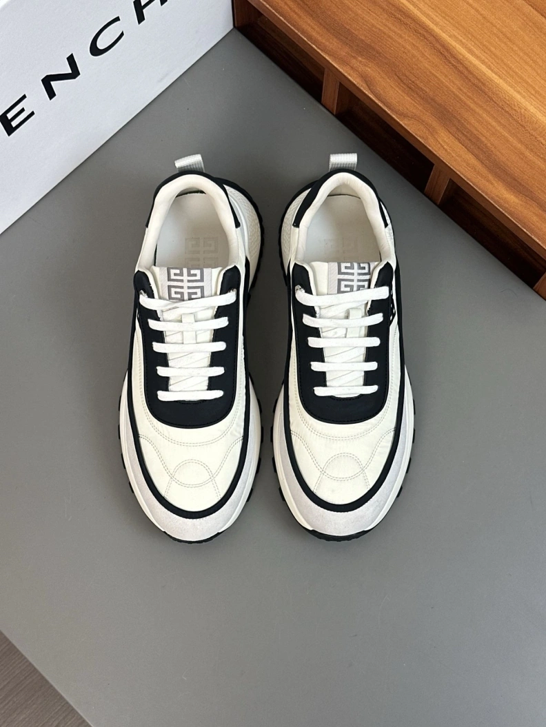 AllSeason Gxvxnchy Sneakers 152502