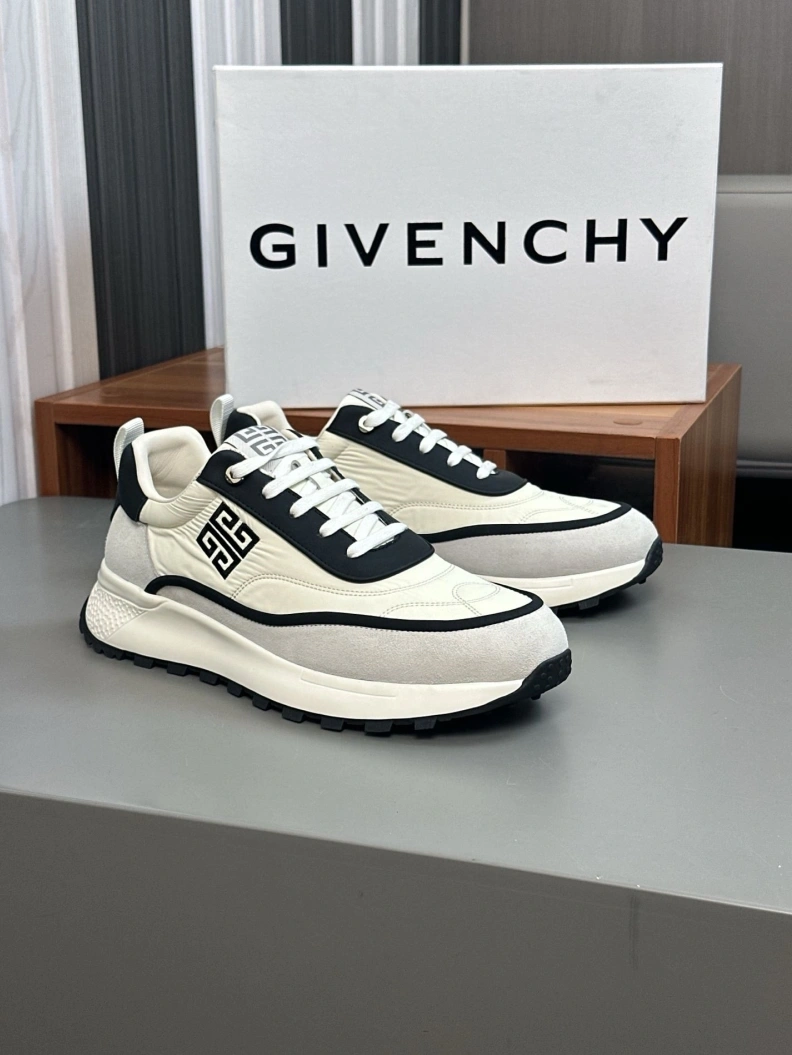 AllSeason Gxvxnchy Sneakers 152502