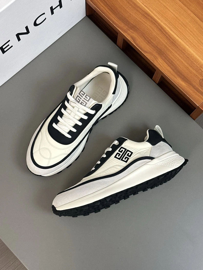 AllSeason Gxvxnchy Sneakers 152502