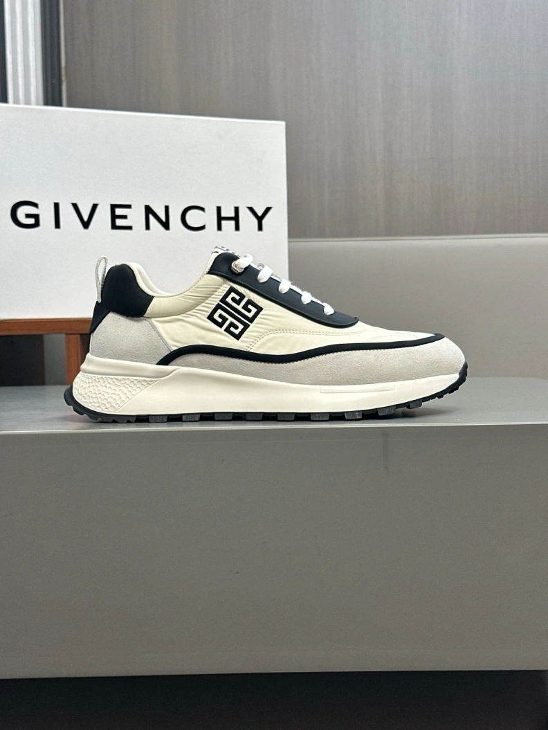 AllSeason Gxvxnchy Sneakers 152502