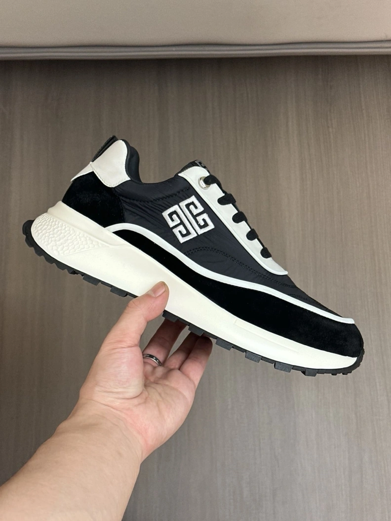 Stylish Gxvxnchy Sneakers 152500