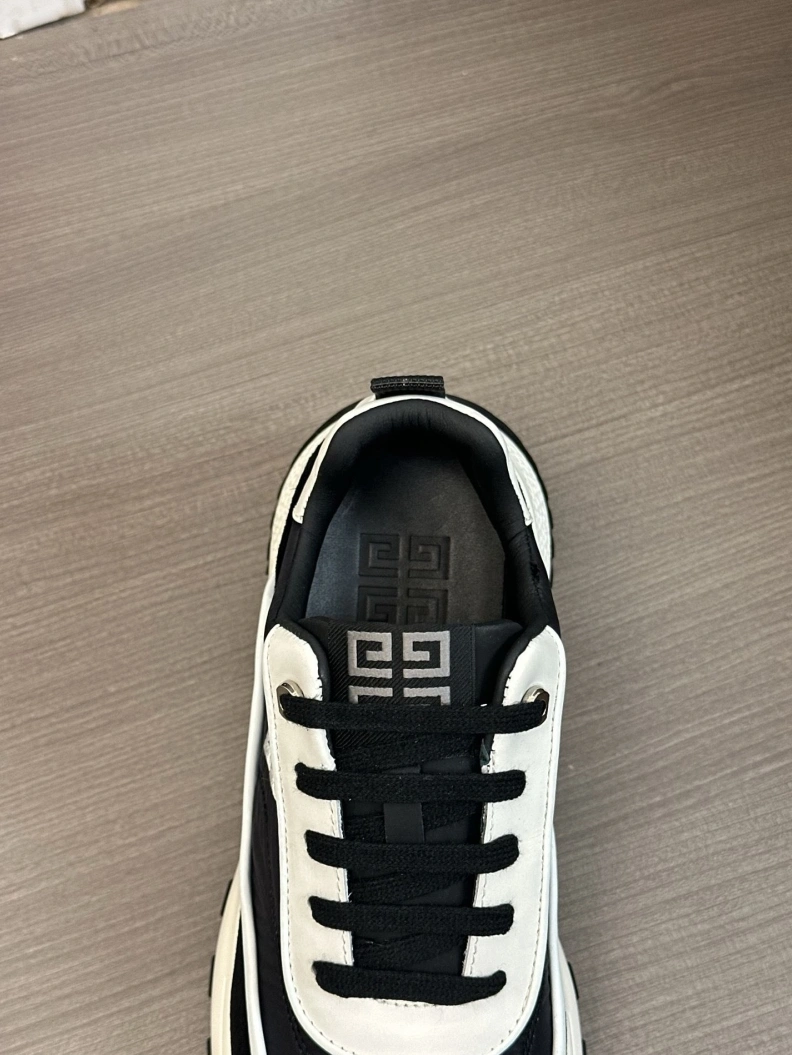 Stylish Gxvxnchy Sneakers 152500