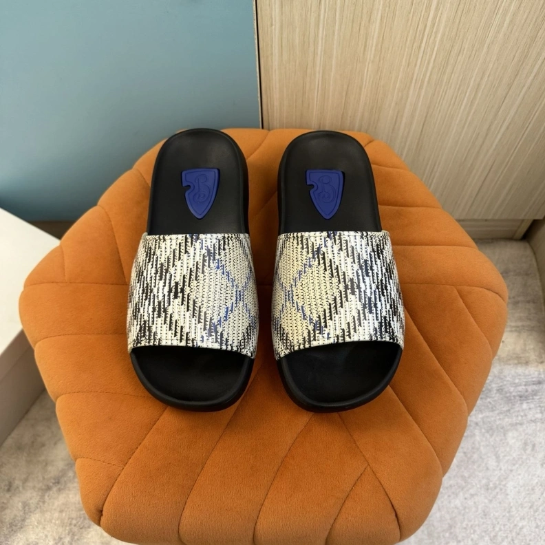 Fashionable Bxrbxrry Slippers 114601