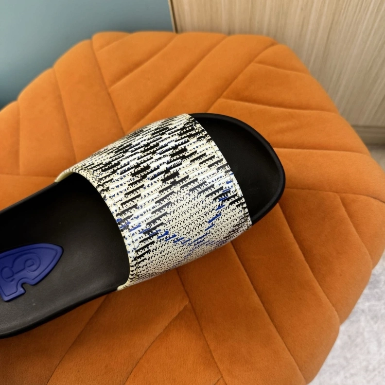 Fashionable Bxrbxrry Slippers 114601