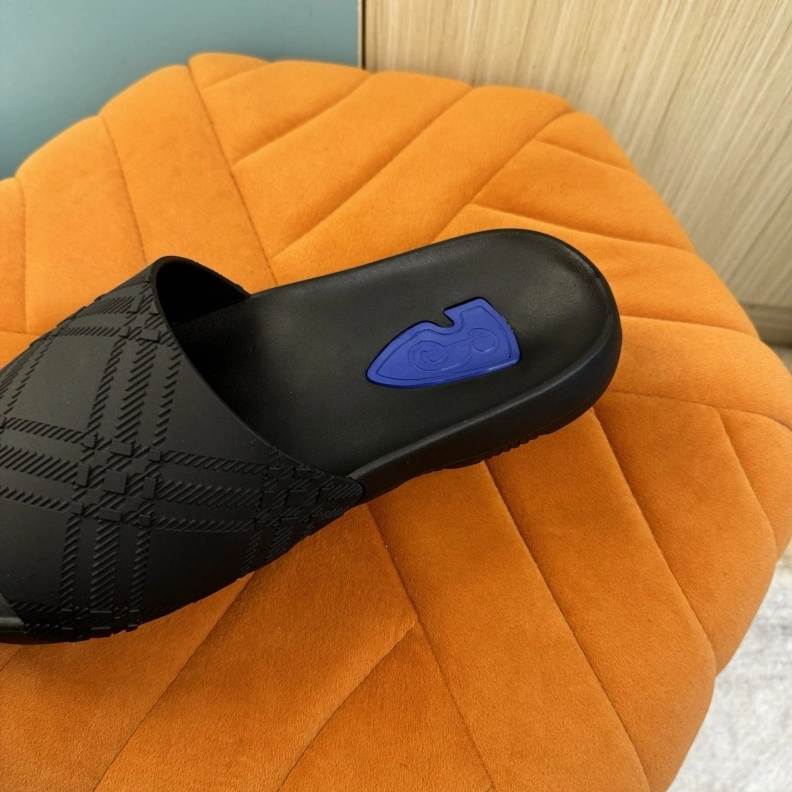 Resilient Bxrbxrry Slippers 114600
