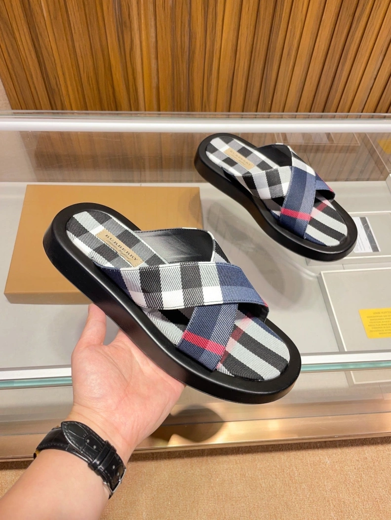 Trendy Bxrbxrry Slippers 114595