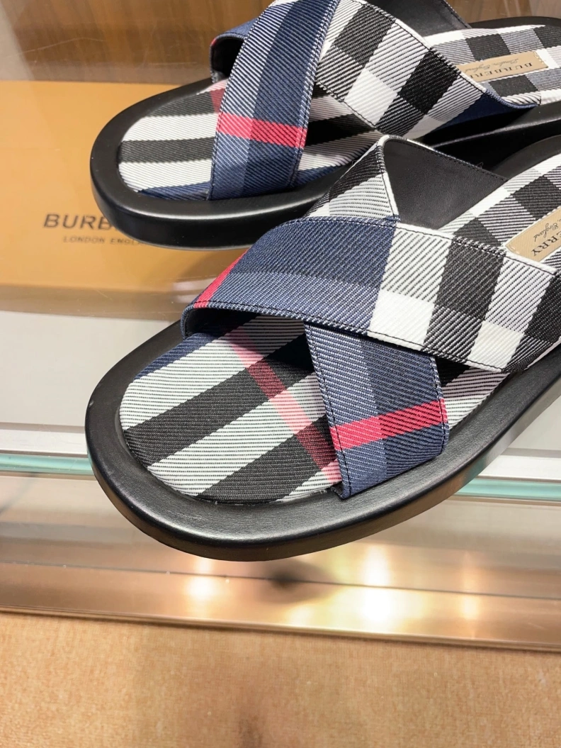 Trendy Bxrbxrry Slippers 114595