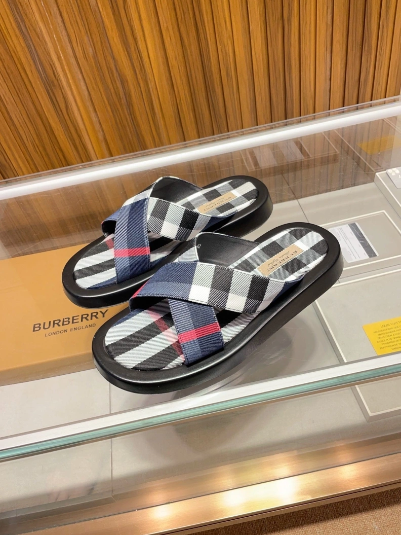 Trendy Bxrbxrry Slippers 114595