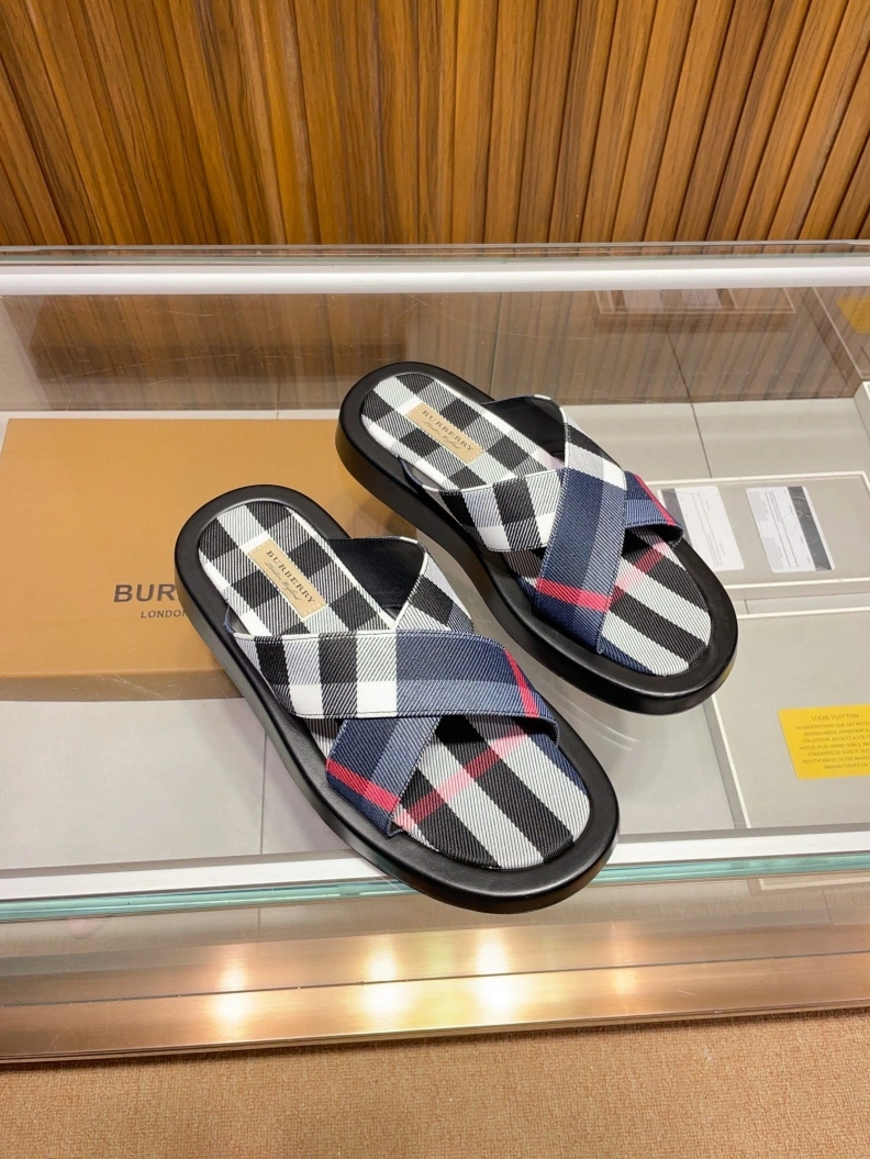 Trendy Bxrbxrry Slippers 114595