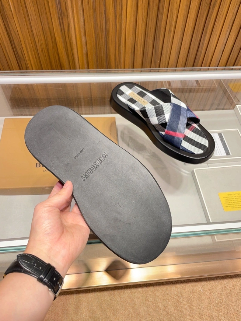 Trendy Bxrbxrry Slippers 114595