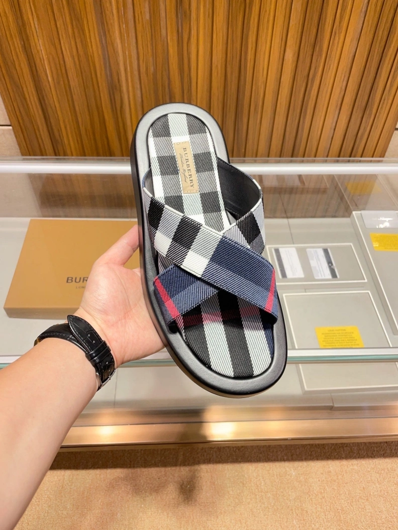 Trendy Bxrbxrry Slippers 114595