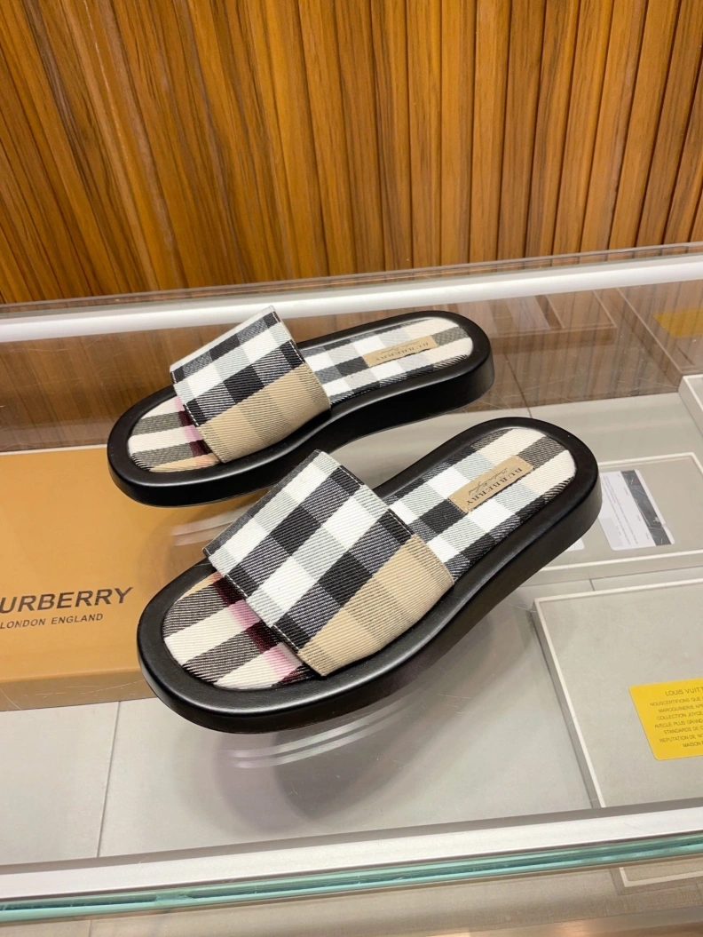 EasyMatch Bxrbxrry Slippers 114590