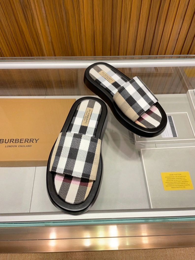 EasyMatch Bxrbxrry Slippers 114590