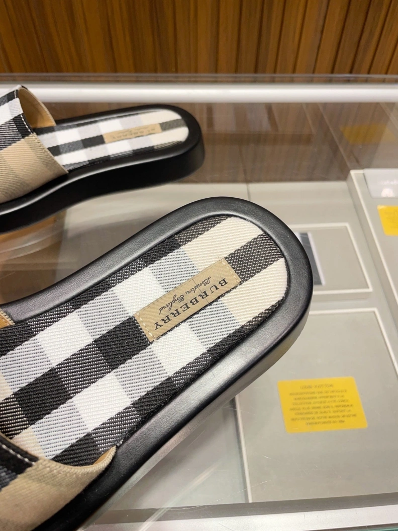 EasyMatch Bxrbxrry Slippers 114590