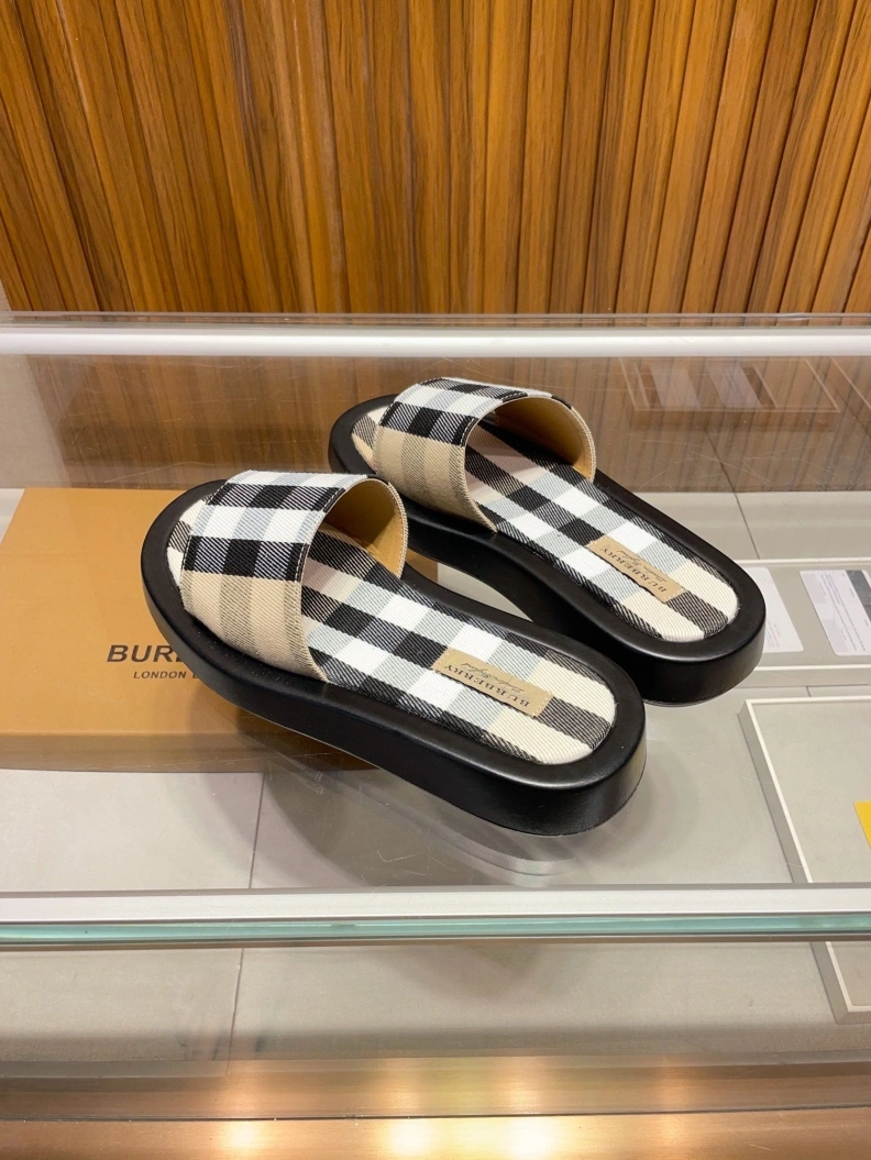 EasyMatch Bxrbxrry Slippers 114590