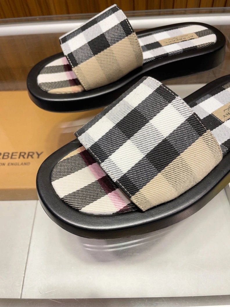 EasyMatch Bxrbxrry Slippers 114590