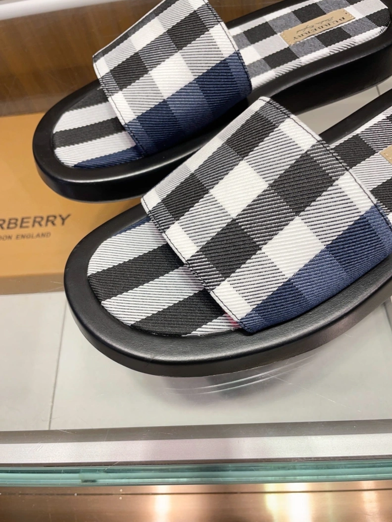 Lightweight Bxrbxrry Slippers 114588