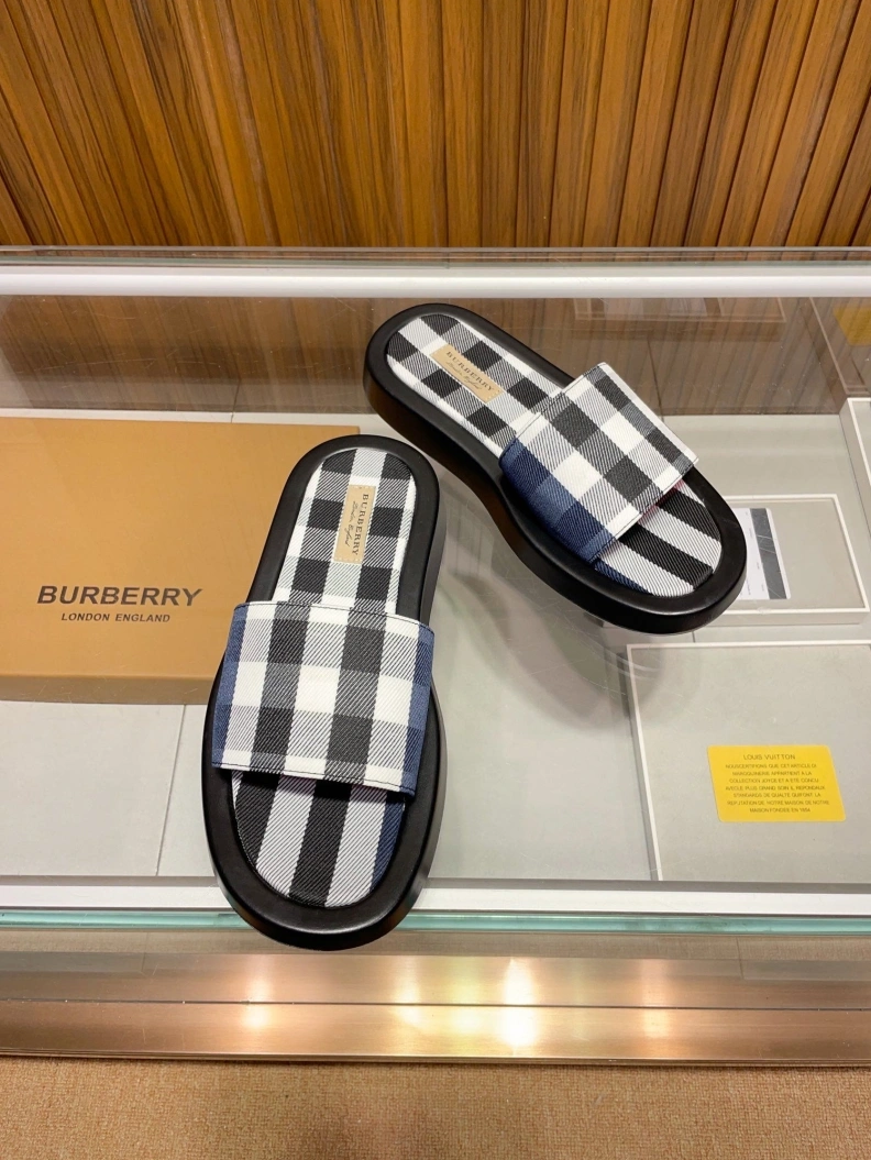 Lightweight Bxrbxrry Slippers 114588