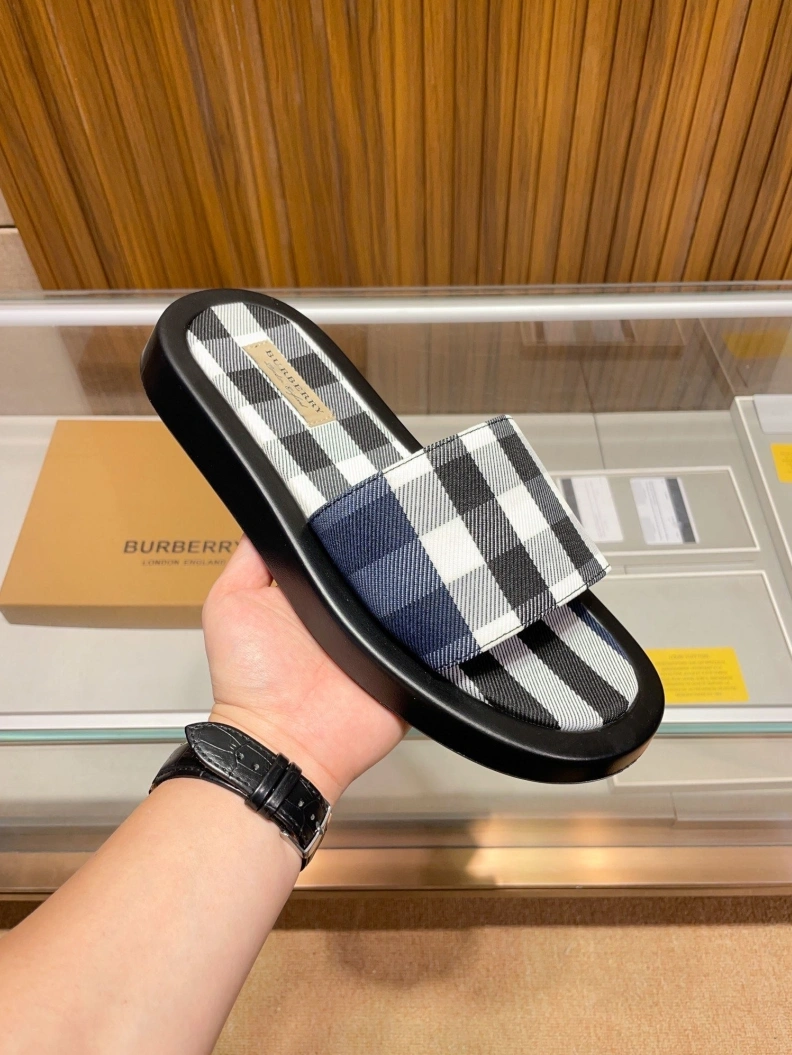 Lightweight Bxrbxrry Slippers 114588