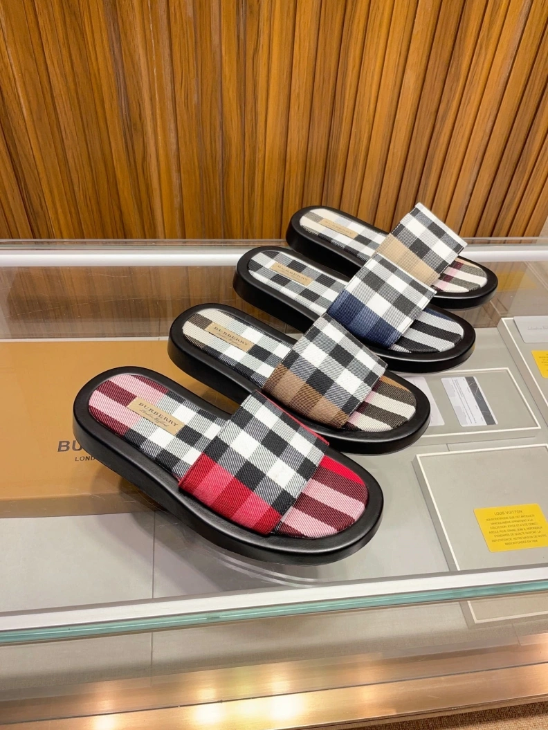 Lightweight Bxrbxrry Slippers 114588