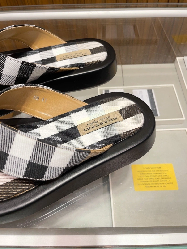 Reliable Bxrbxrry Slippers 114585