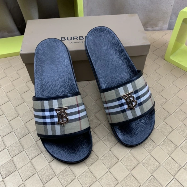 Elegant Bxrbxrry Slippers 114583