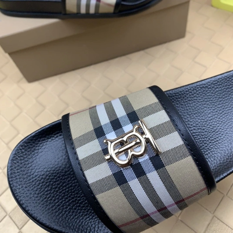 Elegant Bxrbxrry Slippers 114583