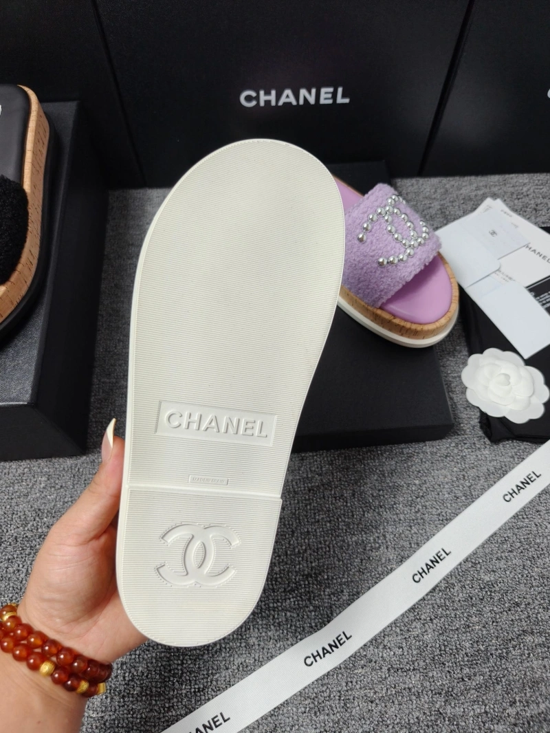 Minimalist Chxnxl Slippers 127451
