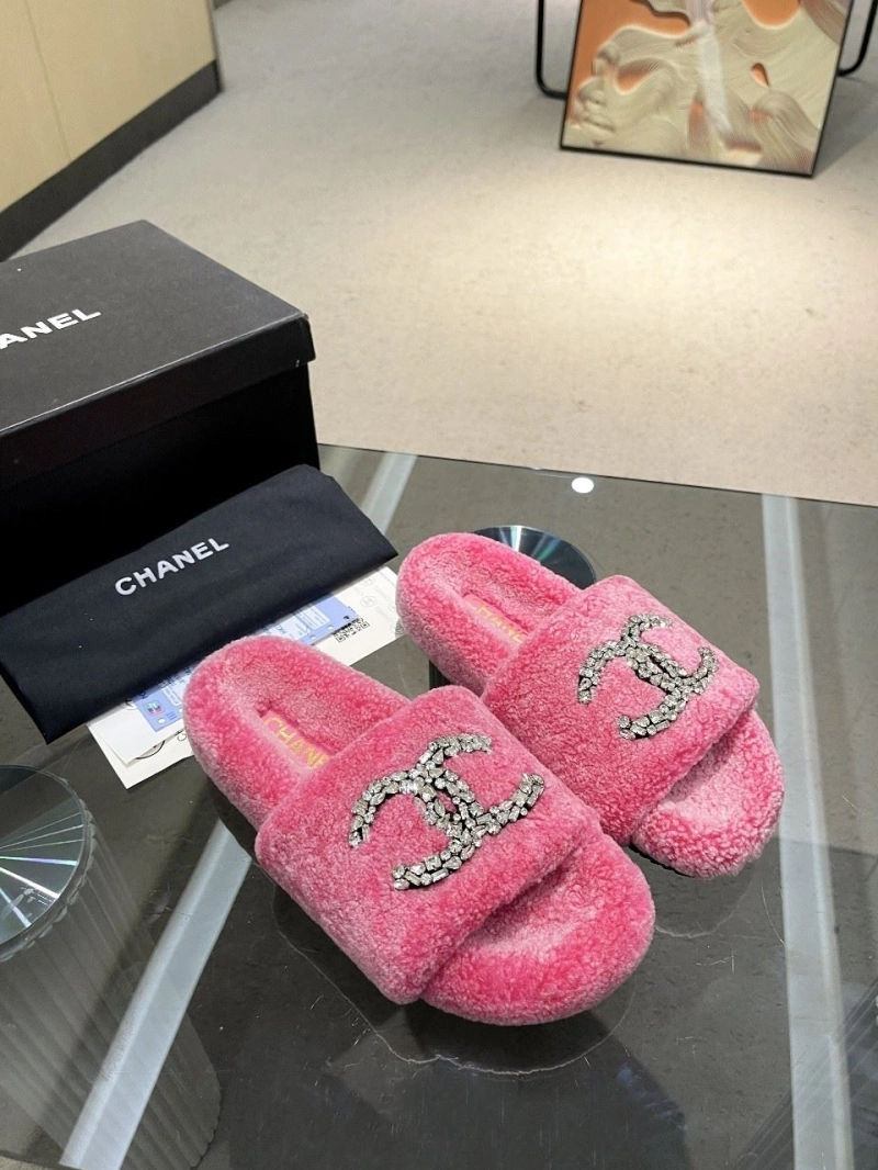 Durable Chxnxl Slippers 127447