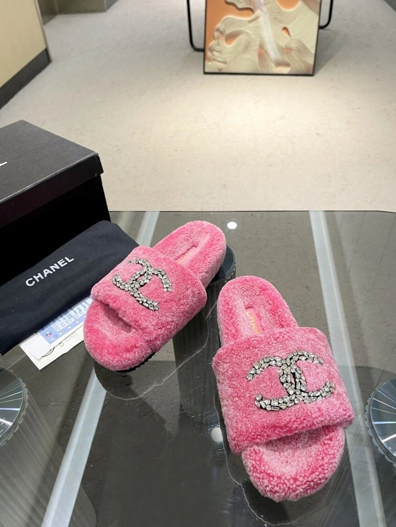 Durable Chxnxl Slippers 127447