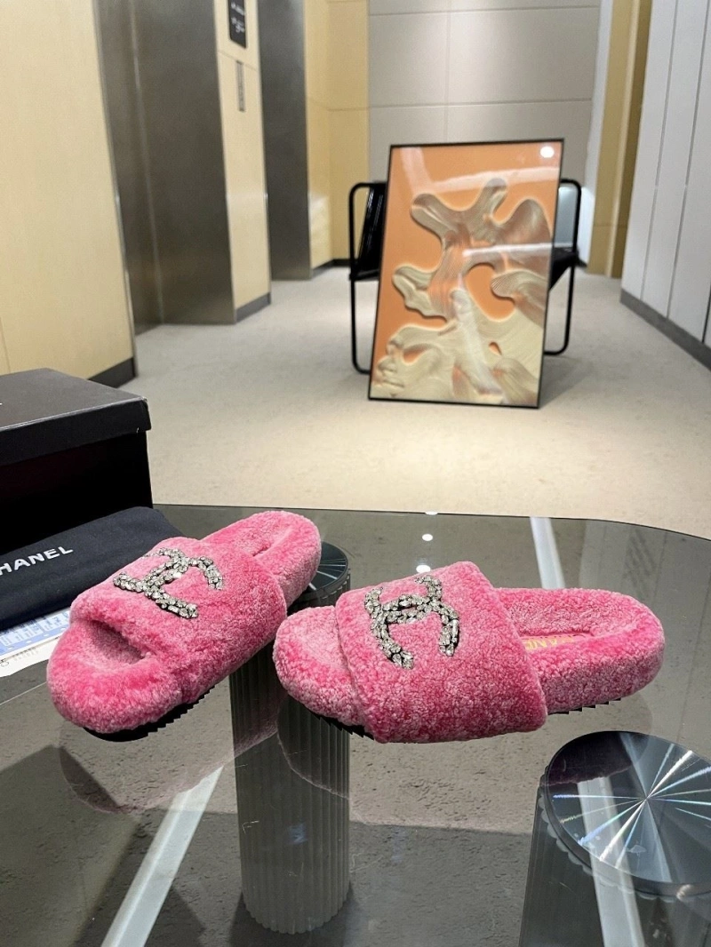 Durable Chxnxl Slippers 127447
