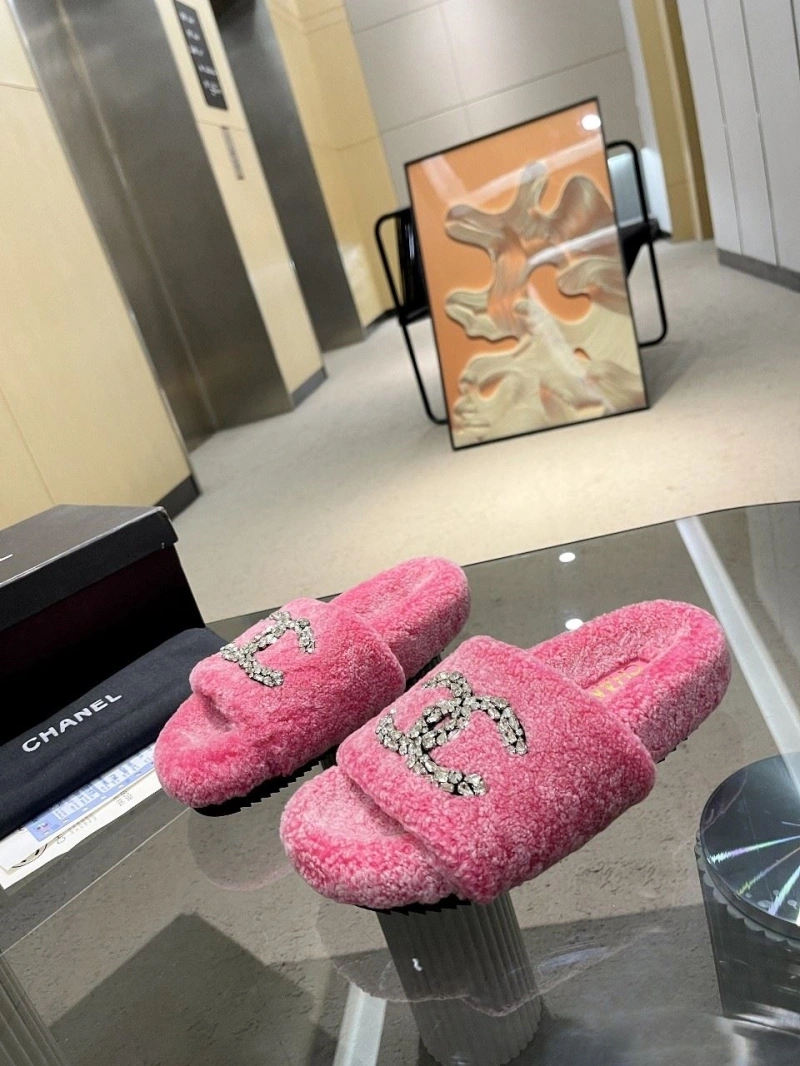 Durable Chxnxl Slippers 127447