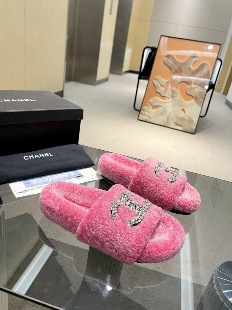 Durable Chxnxl Slippers 127447