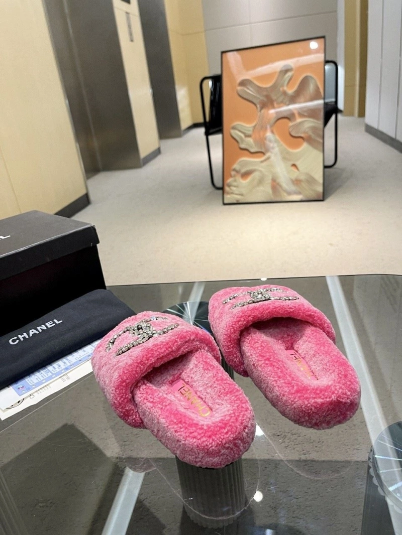 Durable Chxnxl Slippers 127447