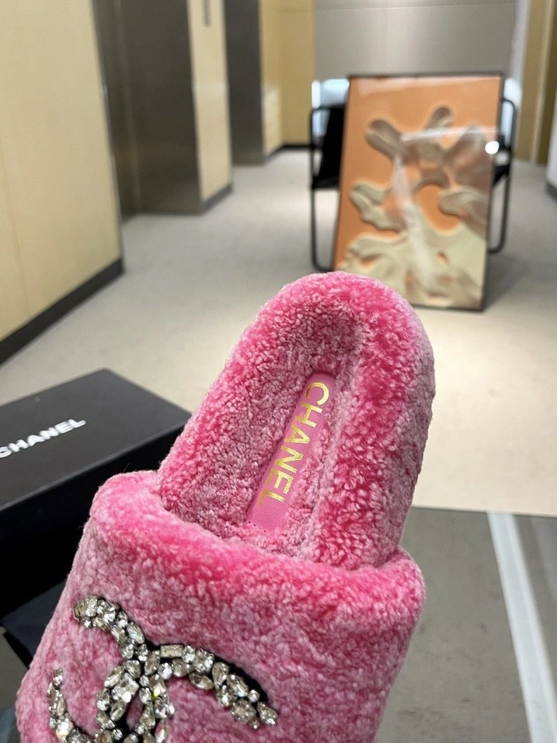 Durable Chxnxl Slippers 127447