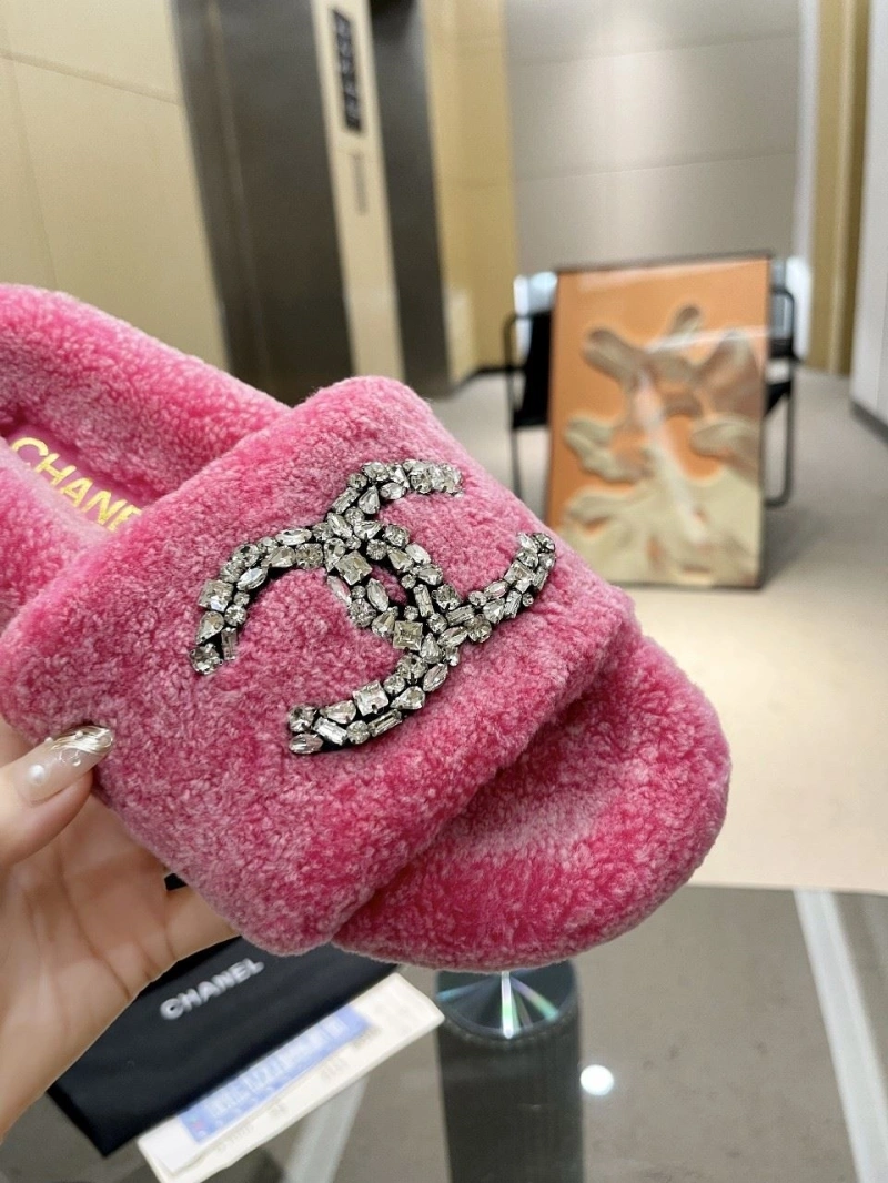 Durable Chxnxl Slippers 127447