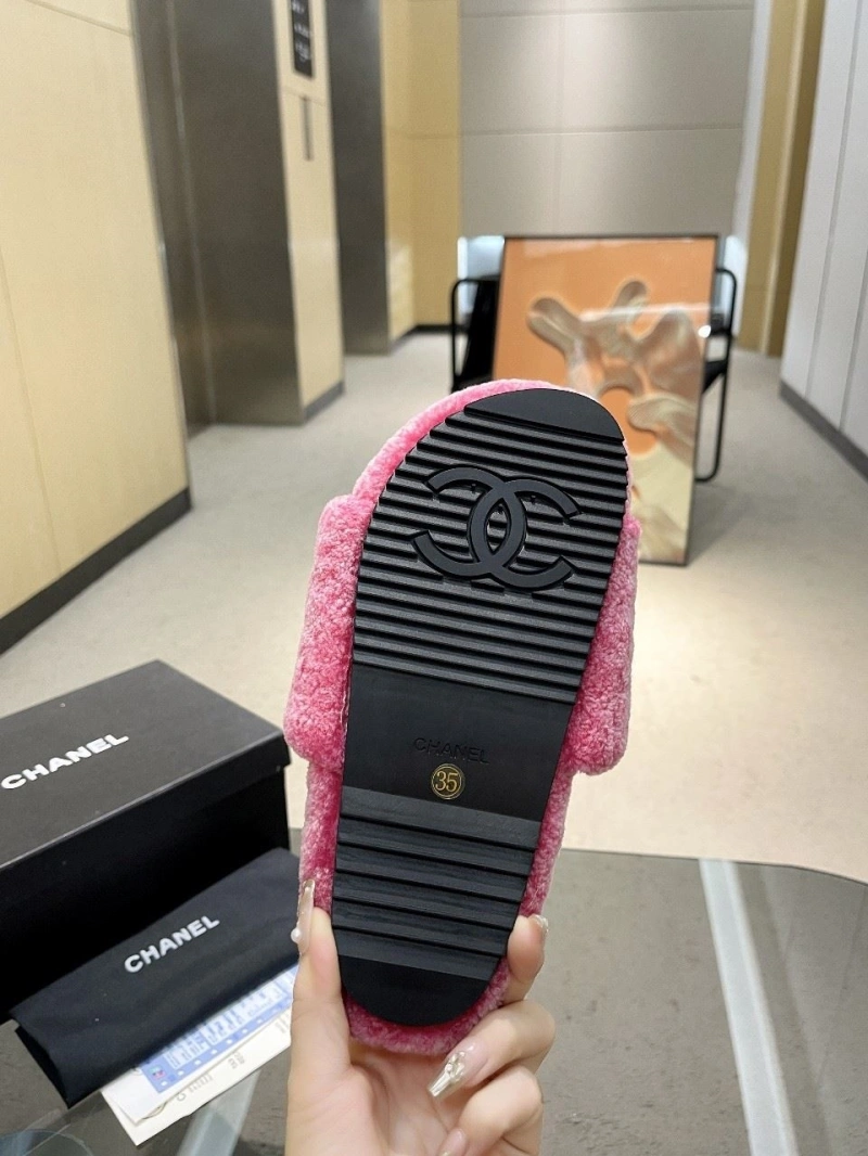 Durable Chxnxl Slippers 127447