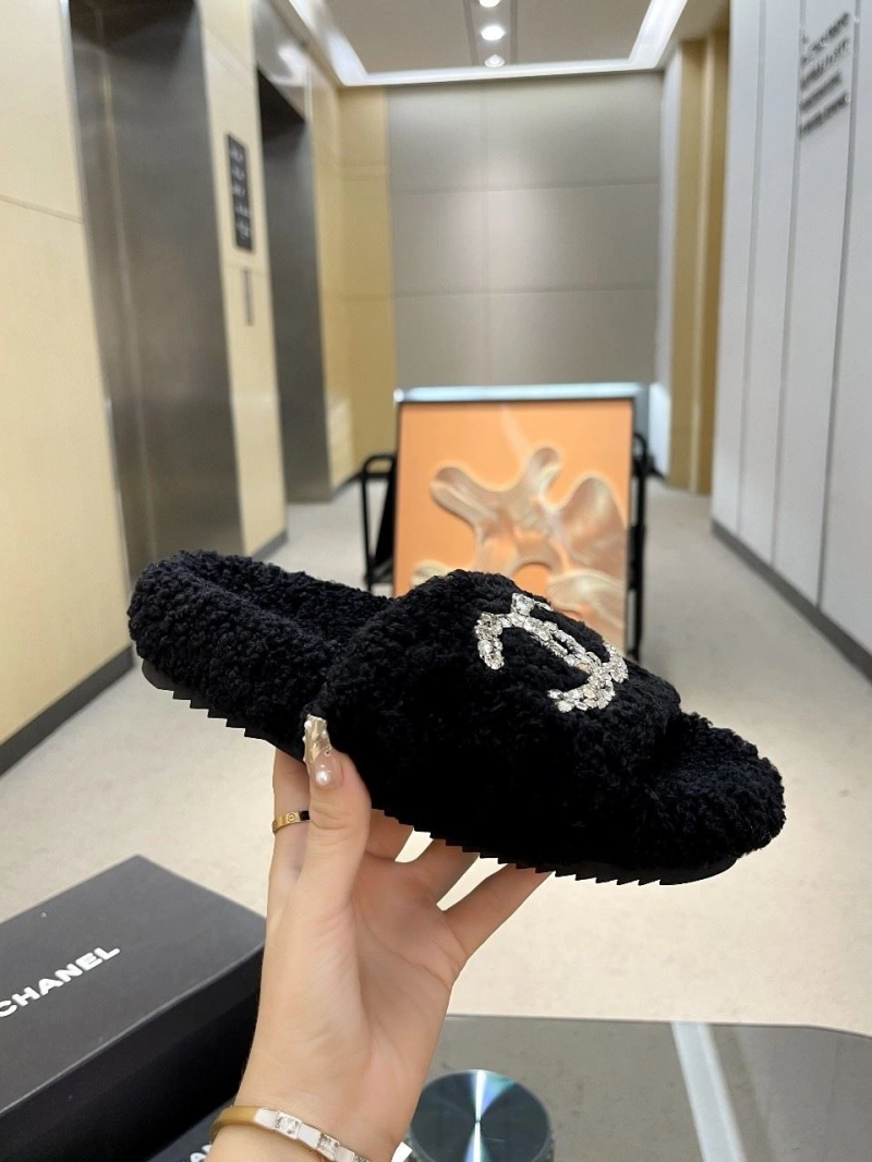 Breathable Chxnxl Slippers 127442