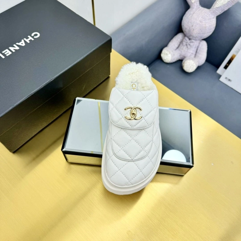 EasyMatch Chxnxl Slippers 127427