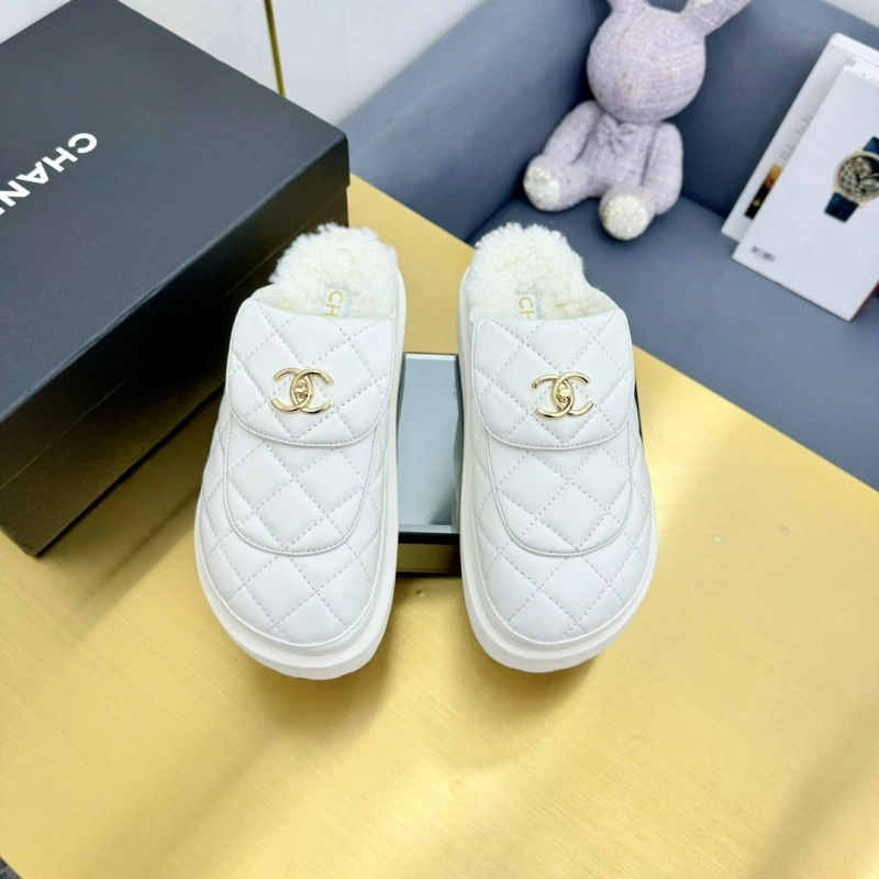 EasyMatch Chxnxl Slippers 127427