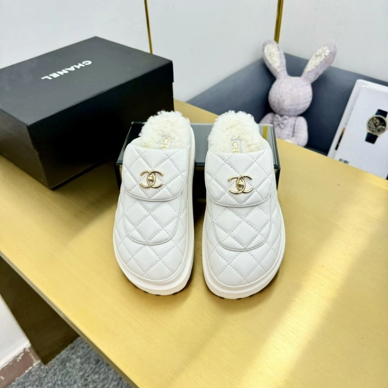 EasyMatch Chxnxl Slippers 127427