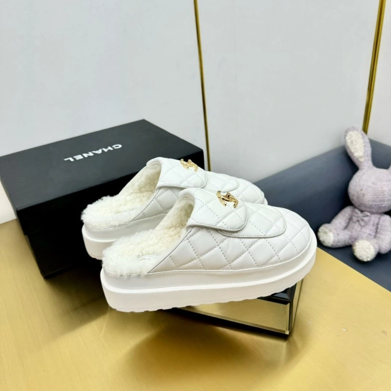 EasyMatch Chxnxl Slippers 127427