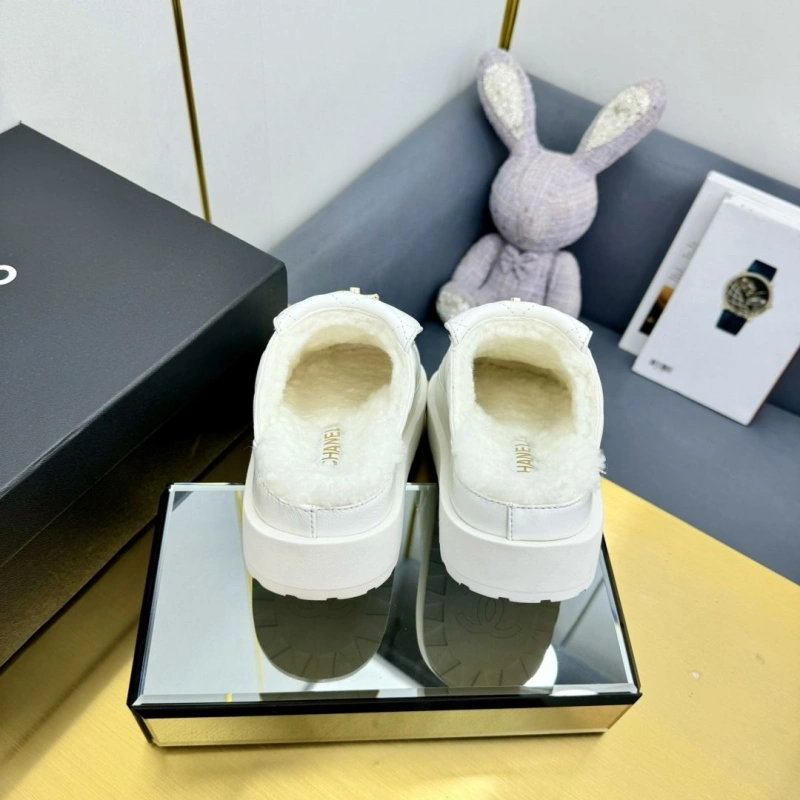 EasyMatch Chxnxl Slippers 127427